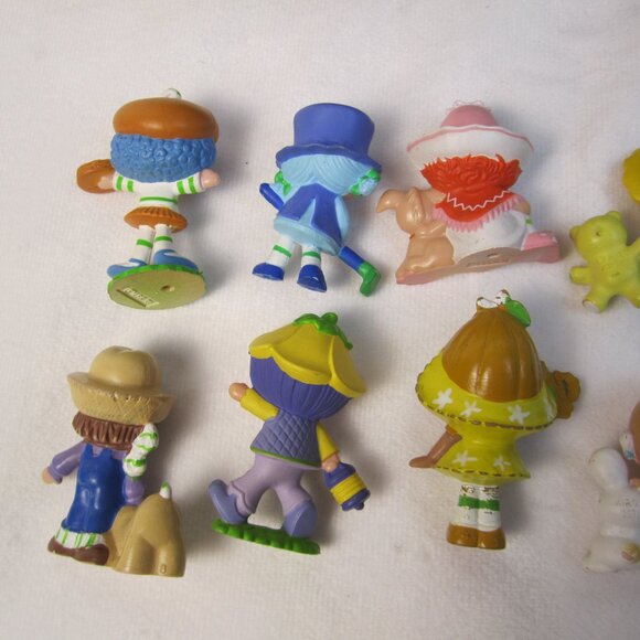 Vintage Strawberry Shortcake 1980's Miniatures Display Cabinet & 10 Mini Figures - Picture 5 of 15